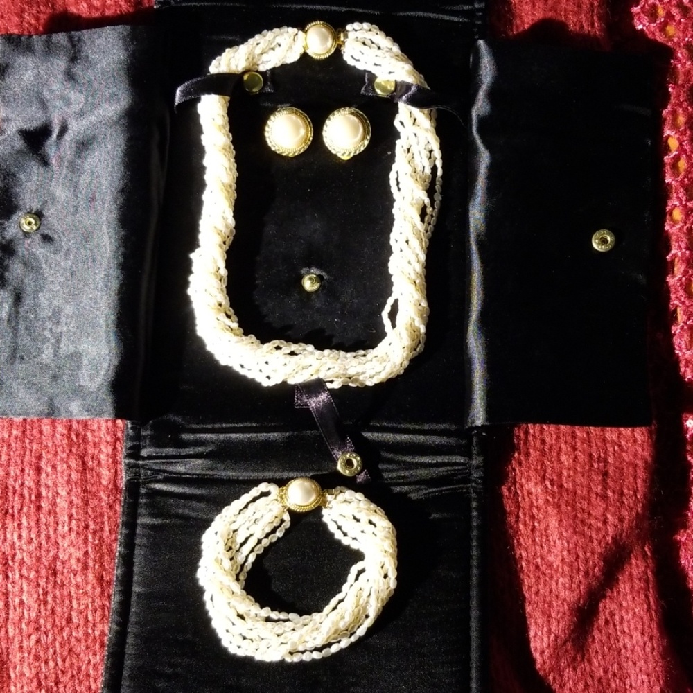 Andre Piasso freshwater pearl set